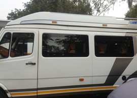 8+1 seater deluxe 1x1 tempo traveller