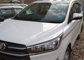 agra taj mahal tour by 8 seater innova crysta car